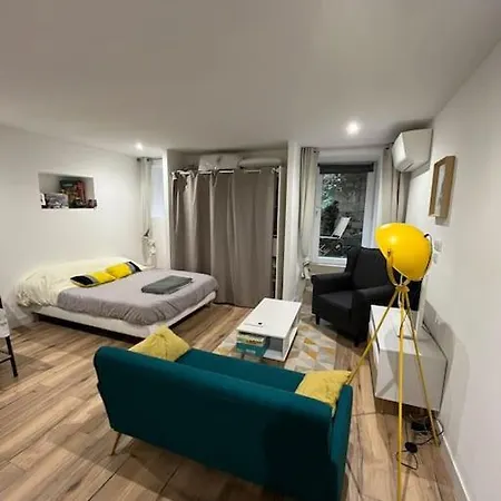 Centre Village 公寓