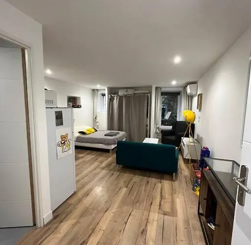 Centre Village * 博科尼亚诺