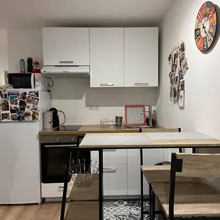 Centre Village Apartment *